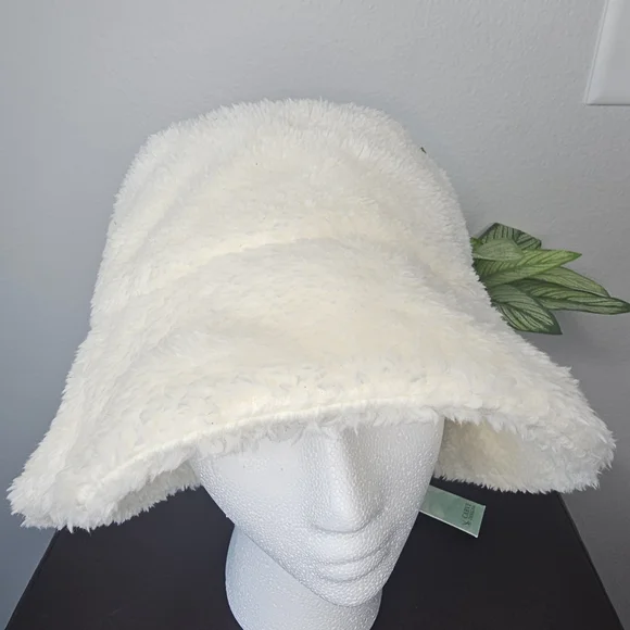 Carve Designs | Accessories | Carve Designs Sherpa Bucket  display picture 1